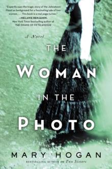 The Woman in the Photo : A Novel