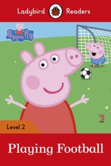 Ladybird Readers Level 2 - Peppa Pig - Playing Football (ELT Graded Reader)