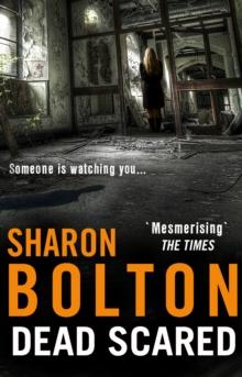 Dead Scared : Richard & Judy bestseller Sharon Bolton exposes a darker side to life in this shocking thriller (Lacey Flint, Book 2)