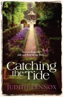 Catching the Tide : A stunning epic novel of secrets, betrayal and passion