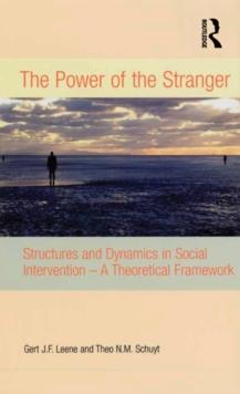 The Power of the Stranger : Structures and Dynamics in Social Intervention - A Theoretical Framework