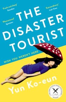 The Disaster Tourist : Winner of the CWA Crime Fiction in Translation Dagger 2021