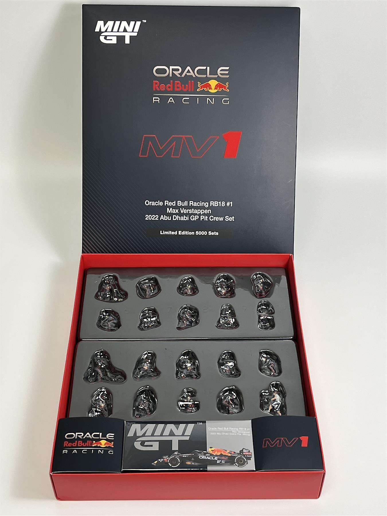 Max Verstappen Red Bull RB18#1 2022 Abu Dhabi GP Pit Crew Set 1:64 Mini GT MGTS0007