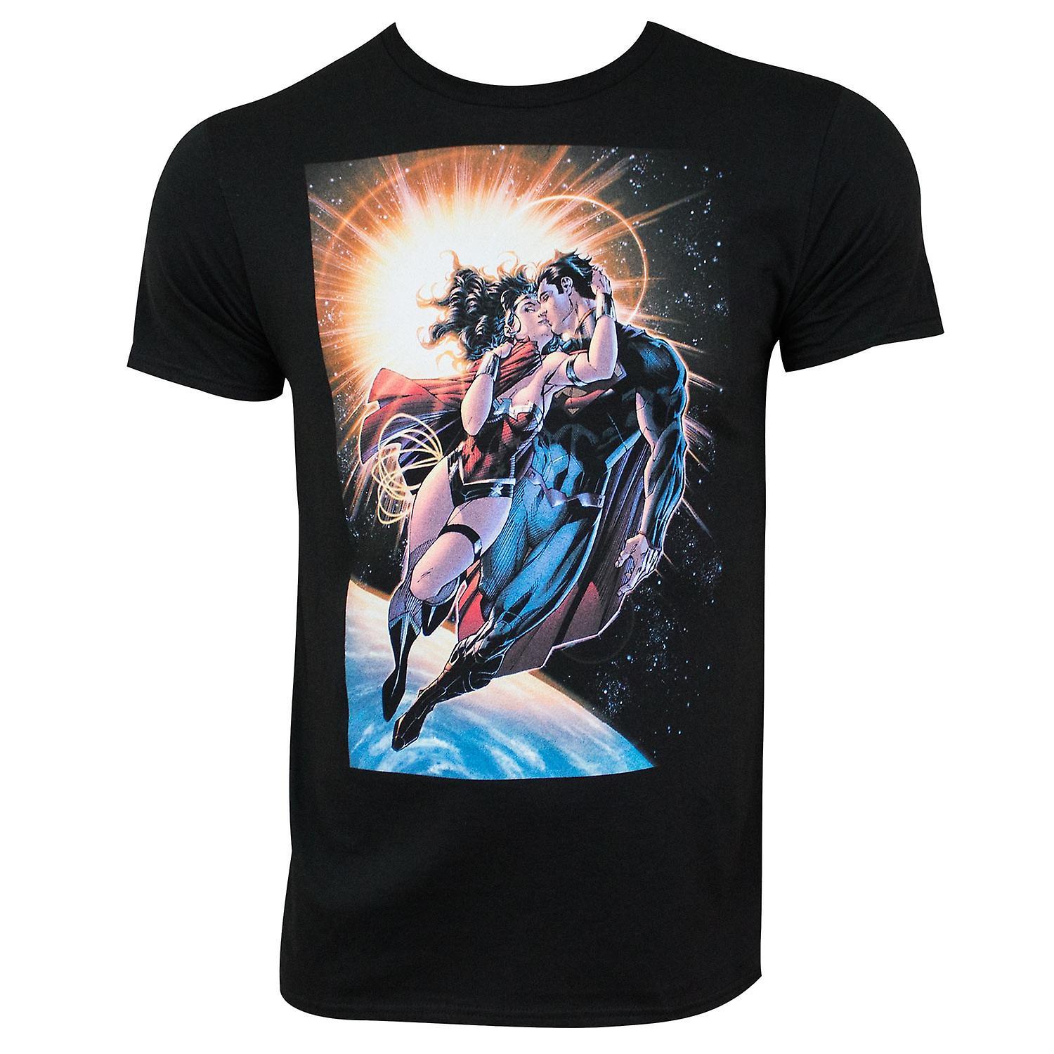 DC Comics Superman & Wonder Woman Kissing Black Tee Shirt X-Large