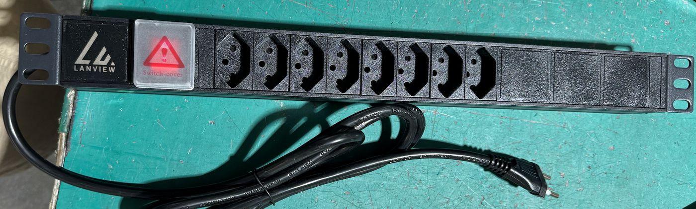 Lanview 19'' rack mount power strip.