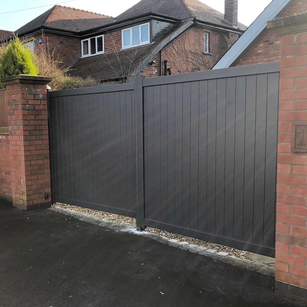 Chalfont Aluminium Driveway Gate