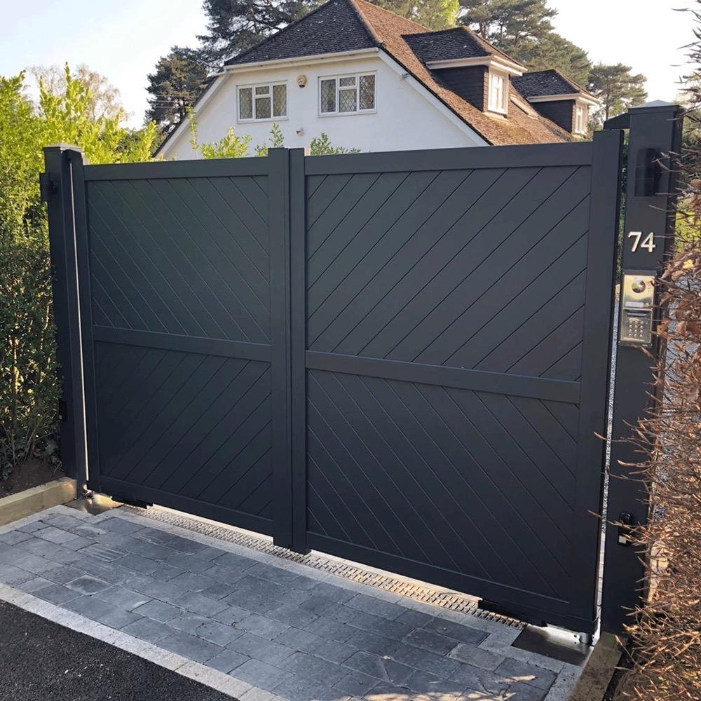 Brockenhurst Aluminium Driveway Gate